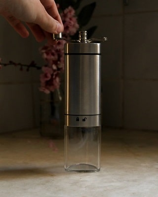 Molino manual base acrilico